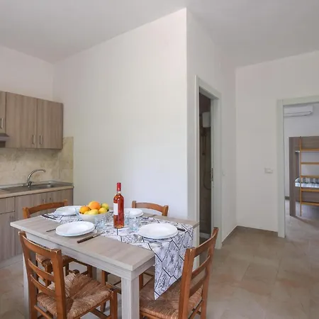 Lovely In Apartment *